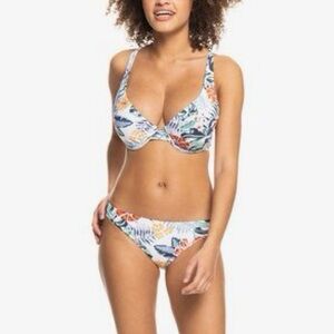 NWT roxy bikini top
